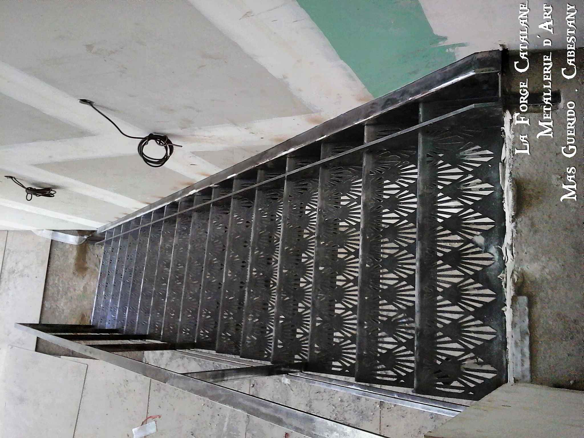 escalier avec decoupe laser sur les marches forge   catalane.jpg